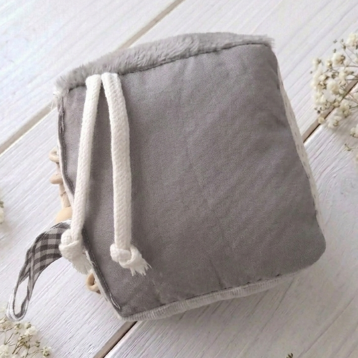 Cubo de Actividad Sensorial "Pui"