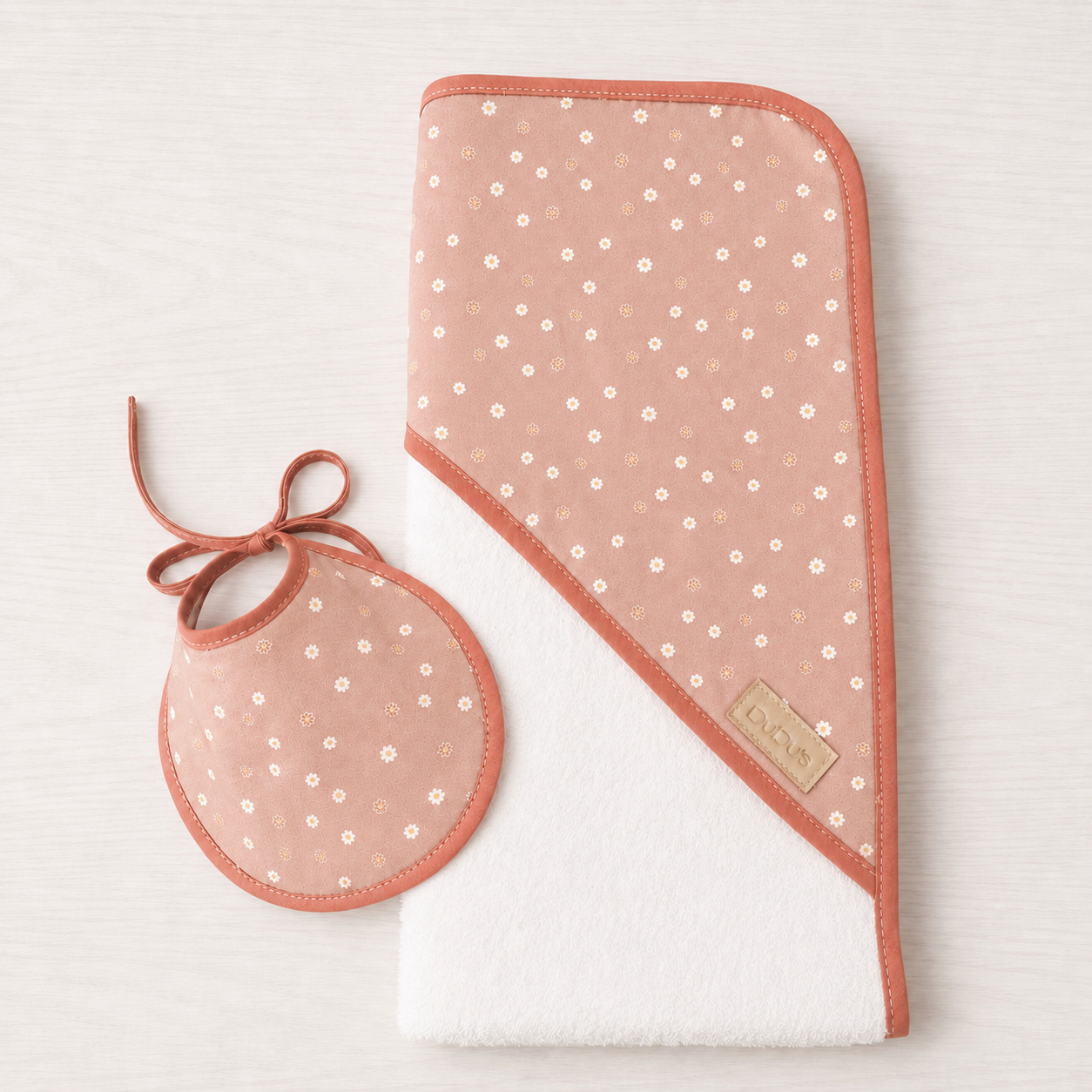 Capa de Baño y Babero Colección Primavera Personalizable